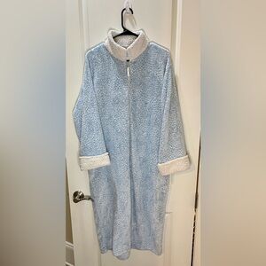 Oscar de la Renta Sherpa Robe with 1/4 Zip Blue and White Size L/XL